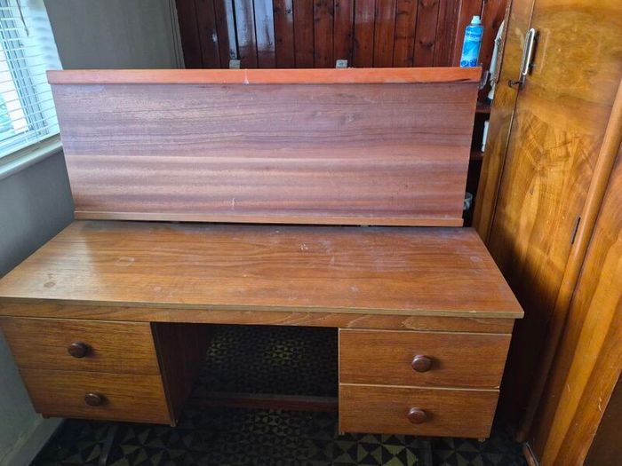 dressing table