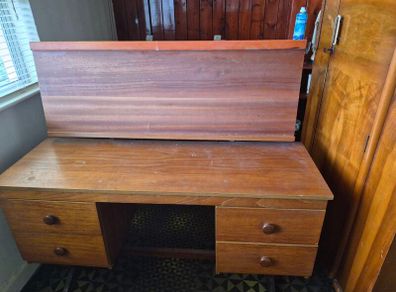 dressing table