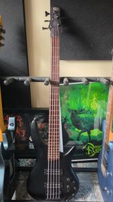Ibanez Soundgear 5 string bass.
