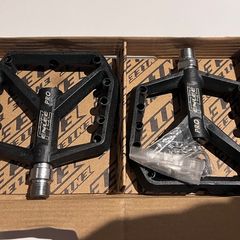 bike parts mountain bike flat pedals.