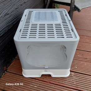 cat litter box