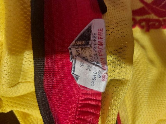 liverpool 1997-1999 away jersey