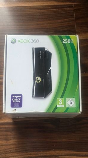 Xbox 360 + Kinect Bundle + 5 Games + Original Box Included