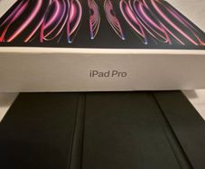 iPad Pro 4th Gen 11- inch Wi-fi 128GB M2 broken glass