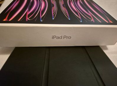 iPad Pro 4th Gen 11- inch Wi-fi 128GB M2 broken glass