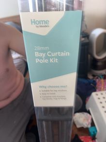bay curtain pole