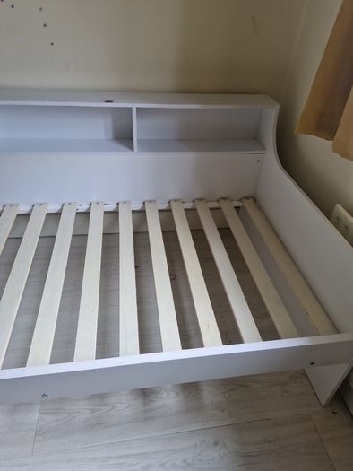 Day bed single white priced to sell