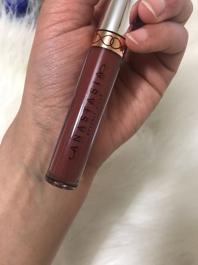 Anastasia Beverly Hills matte liquid lipstick in IN BETWEEN