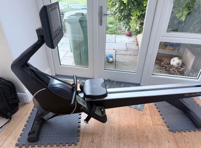 NordicTrack RW700 Smart Rowing Machine 10inch iFIT touchscreen. Excellent Conditio