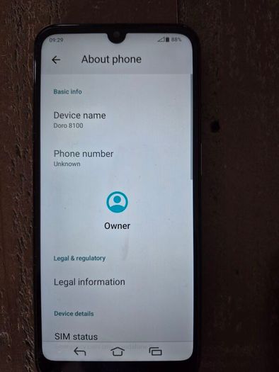 Doro 8100 smartphone