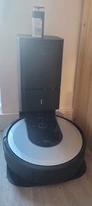 iRobot Roomba i7+ with Auto-Empty Base (For parts / To repair)