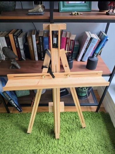 Art set .Easel, cartridge paper, acrylic paints