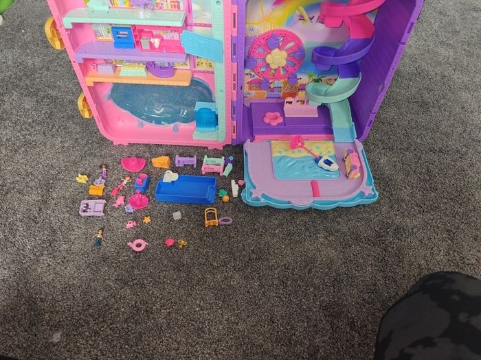 Polly Pocket Pollyville Resort Playset Rolling Suitcase