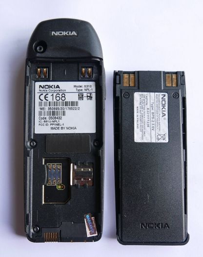 Vintage Nokia 6310 and charger