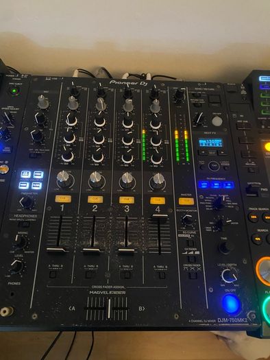 CDJ 2000 nexus X2 & DJM750 mk2