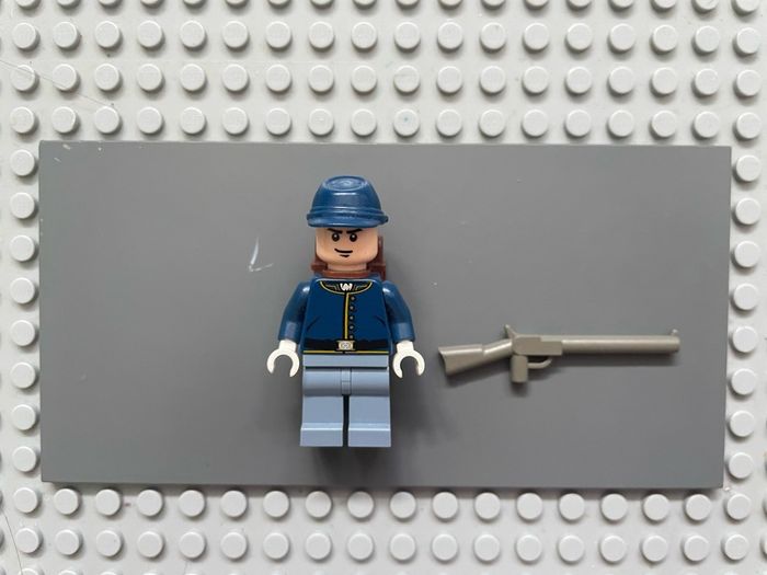 lego the Lone Ranger tlr019 Cavalry Soldier minifigure- Backpack, Black Eyebrows, Crooked Smile