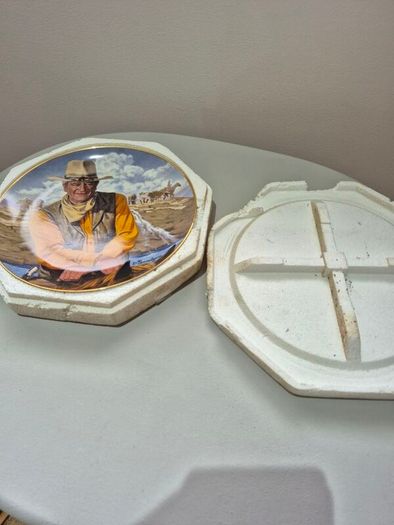 John Wayne "Rugged Horseman" Franklin Mint Collector Plate Boxed
