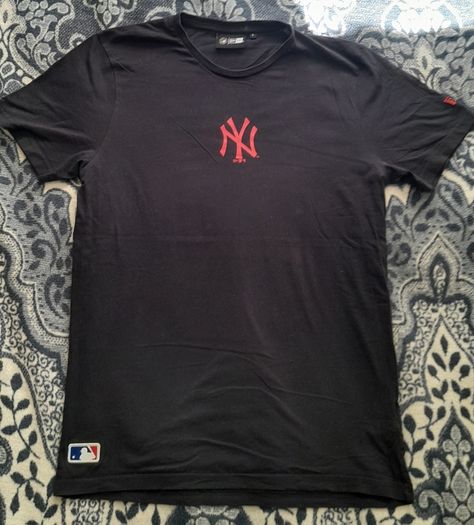 Official New York Yankees Black T-Shirt