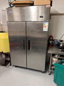 Commercial refrigerator