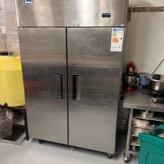 Commercial refrigerator