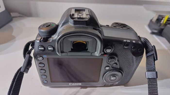 Canon EOS 5D Mark IV - Low Shutter Count:  8,170