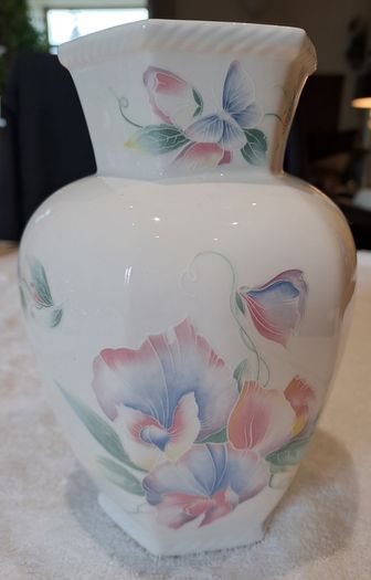 Aynsley vase Little sweetheart