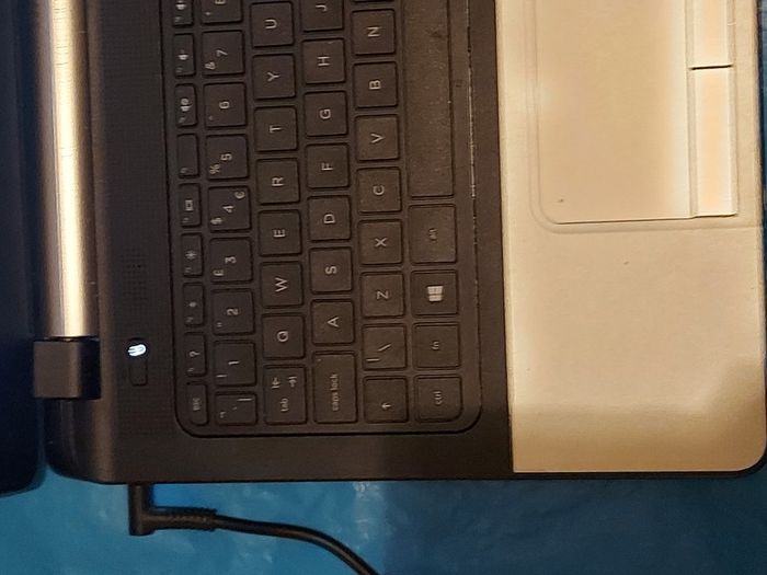 HP 350 G1, 15.6 inch Laptop, 4GB Ram, 500GB HDD Intel Core i3-4005U, 1.7GHz, Windows 10 Pro, Microsoft Edge, Chrome