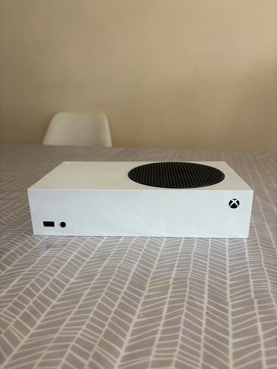 Xbox Series S and Controller