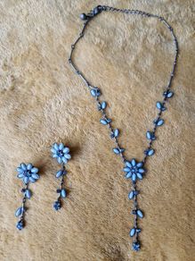 Avon Necklace and earrings set