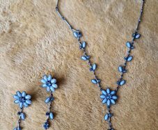 Avon Necklace and earrings set