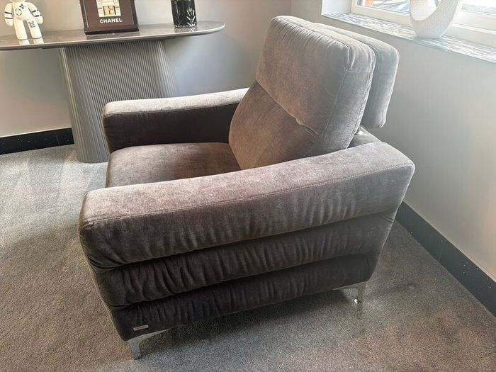 Sitting room suite. 3/4 seater recliner, and chair