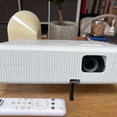 Epson CO-W01 projector & stand