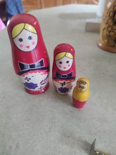 Russian Folk Art Matryoshka Family 4 Wooden Nesting Dolls