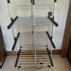 Heated clothes airer