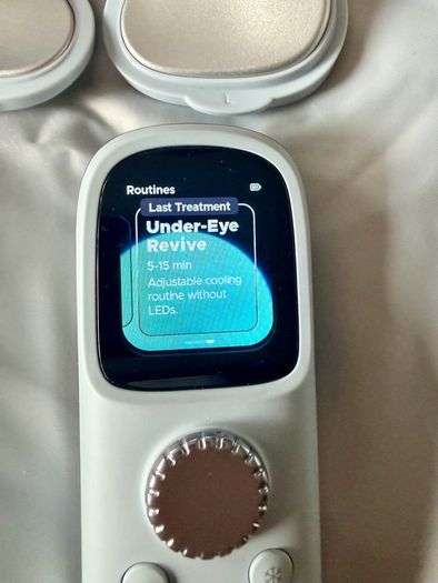 Barely used Shark CryoGlow Under-Eye cooling & LED Mask