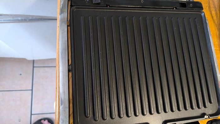 Aigostar Dual-Knob Sandwich Toaster with Removable Plate, 2000W