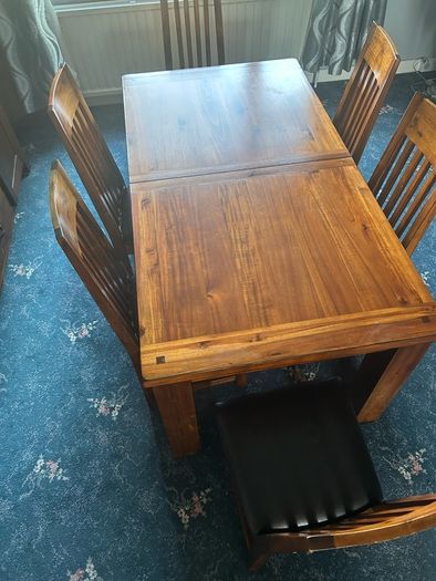 Extendable Table and 8 Chairs
