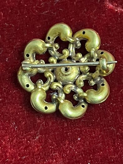 14kt gold pin wheel brooch