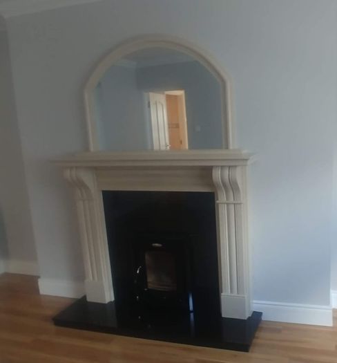 Fireplace surround & mirror & closed fire