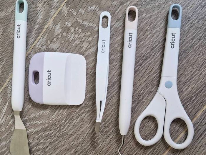 Cricut Explore 3 package deal (machine, heat press, all tools, HTV and more)