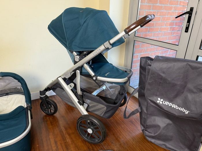 Uppababy Vista V2 Finn colour pram travel system
