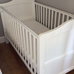 Nested cot (with mattress)