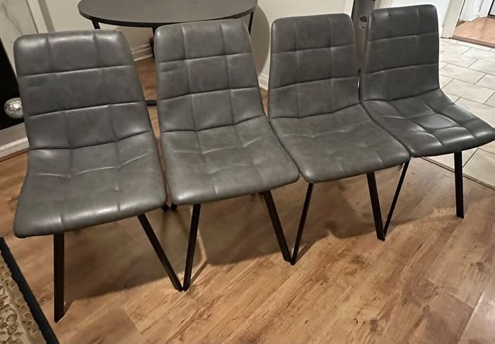 Dining Table & 4x Chairs