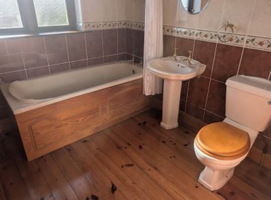 Bathroom suite