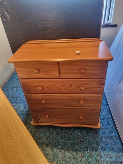 Chest of drawers