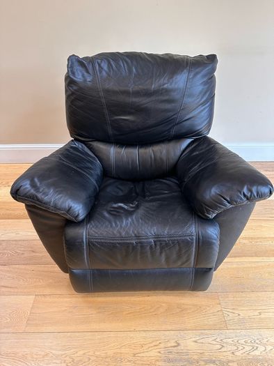 Black Leather Recliner Suite