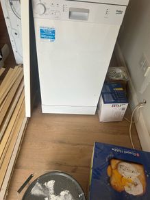 Slimline dishwasher
