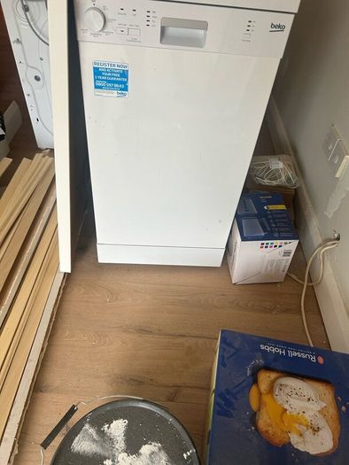 Slimline dishwasher