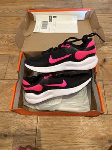 Nike Revolution 7/ Black/Pink