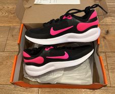 Nike Revolution 7/ Black/Pink